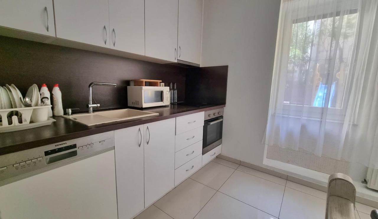 Spacious Apartment In City Center Bratislava Exterior photo