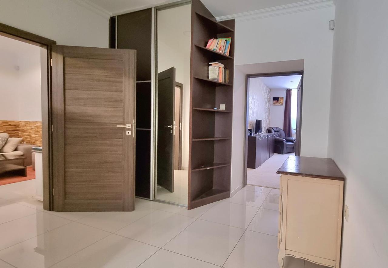 Spacious Apartment In City Center Bratislava Exterior photo