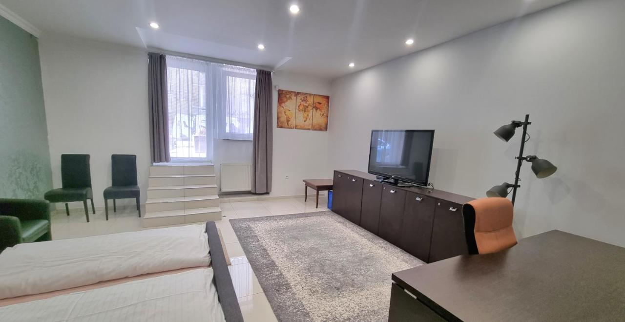 Spacious Apartment In City Center Bratislava Exterior photo